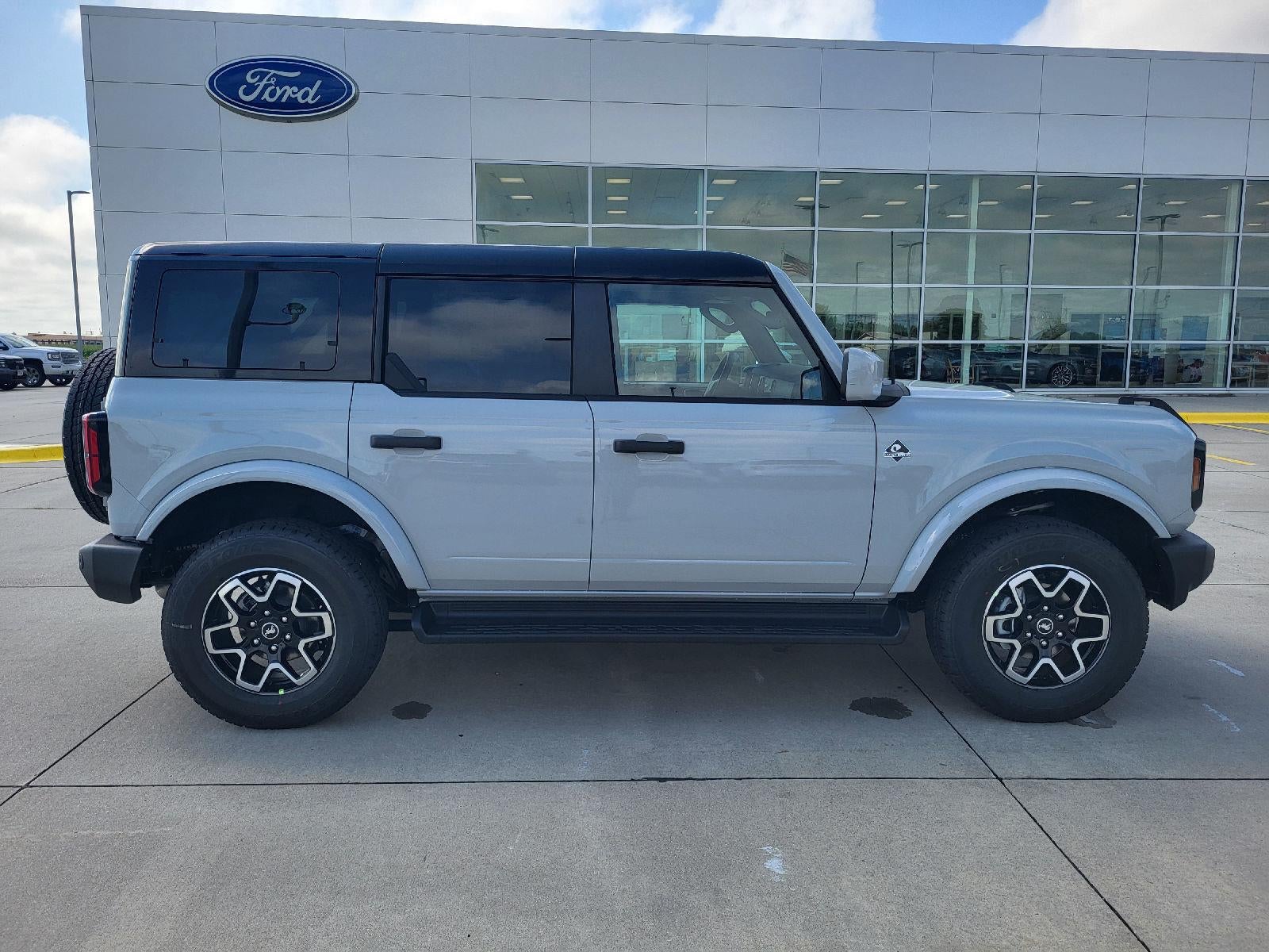 2026 Ford Bronco Outer Banks®