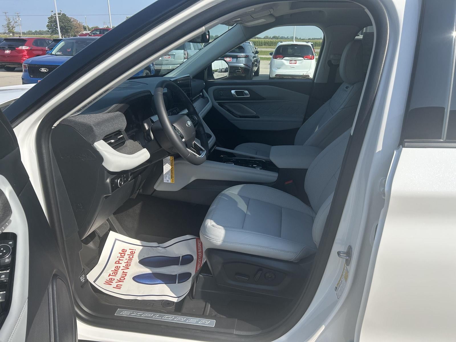 2025 Ford Explorer Platinum