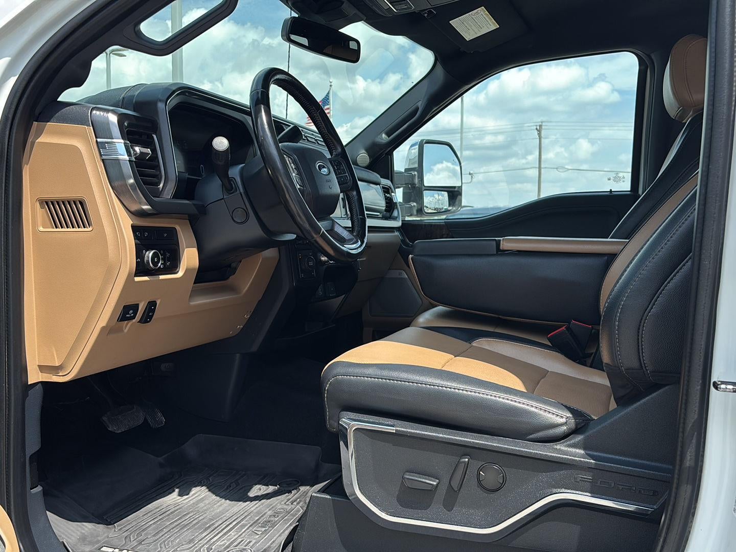 2023 Ford Super Duty F-250 SRW LARIAT