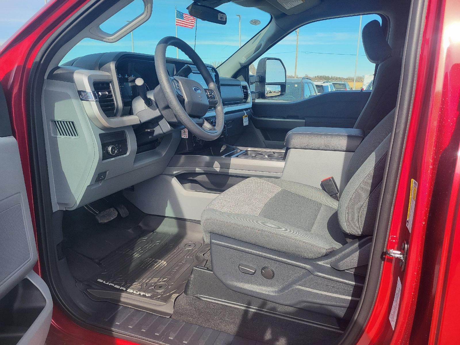 2026 Ford Super Duty F-350® XLT