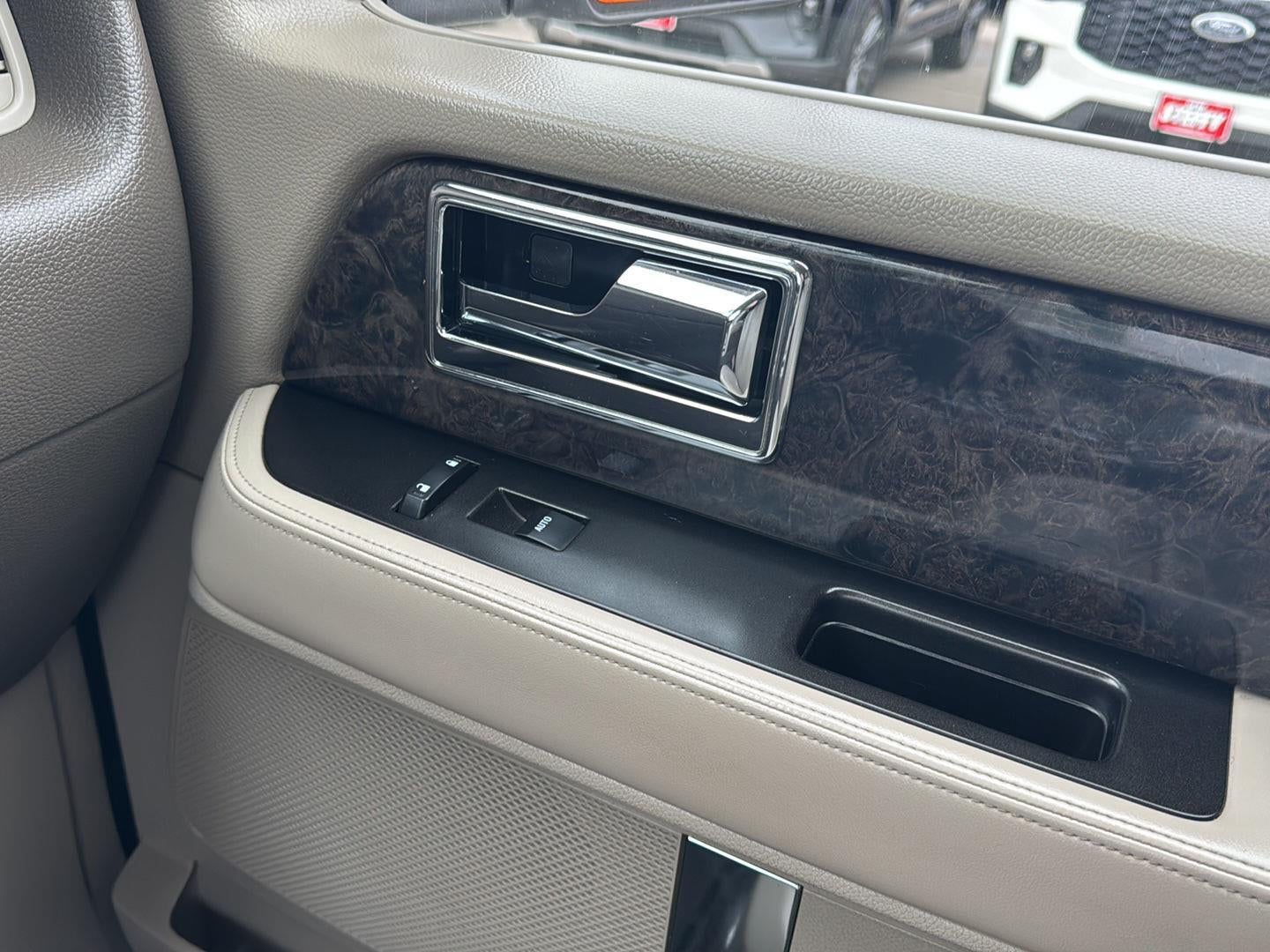 2015 Lincoln Navigator Base