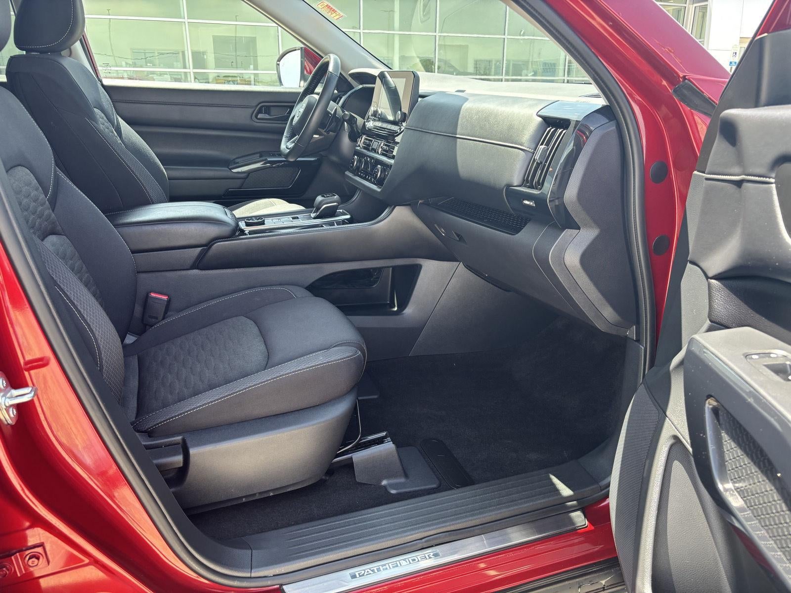 2023 Nissan Pathfinder SV