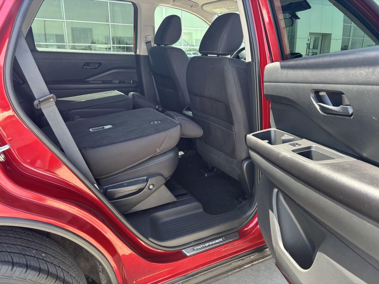 2023 Nissan Pathfinder SV
