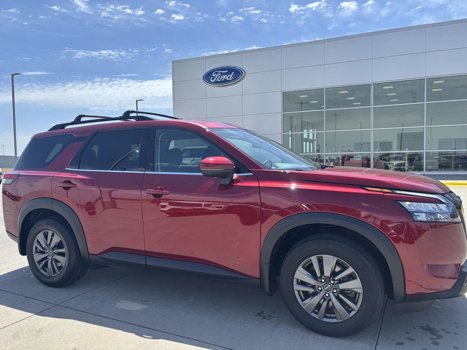 2023 Nissan Pathfinder SV