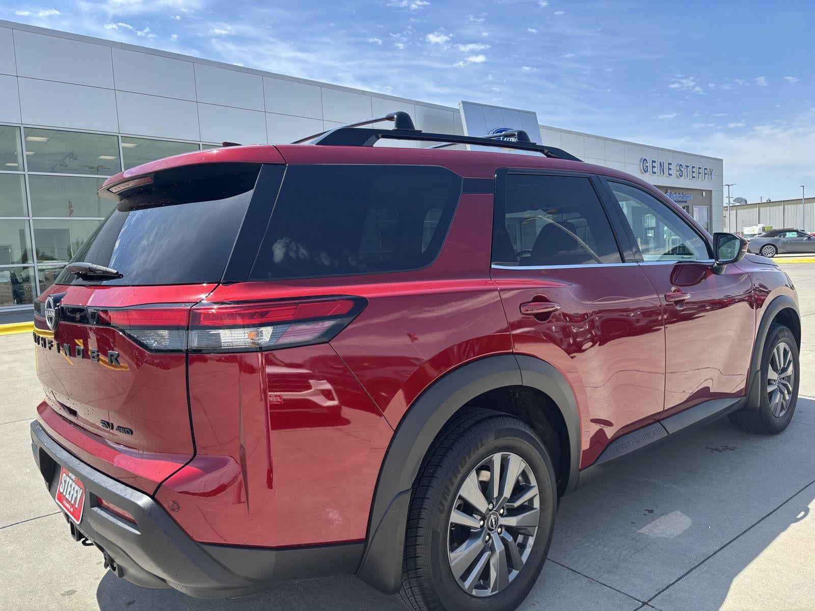 2023 Nissan Pathfinder SV