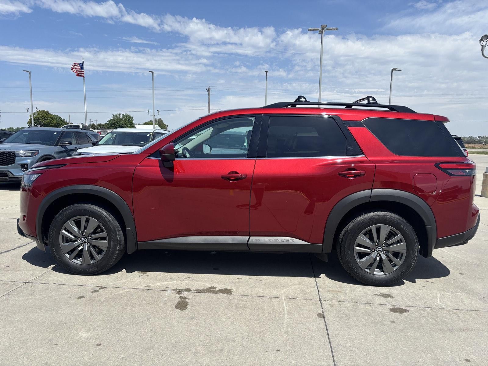 2023 Nissan Pathfinder SV