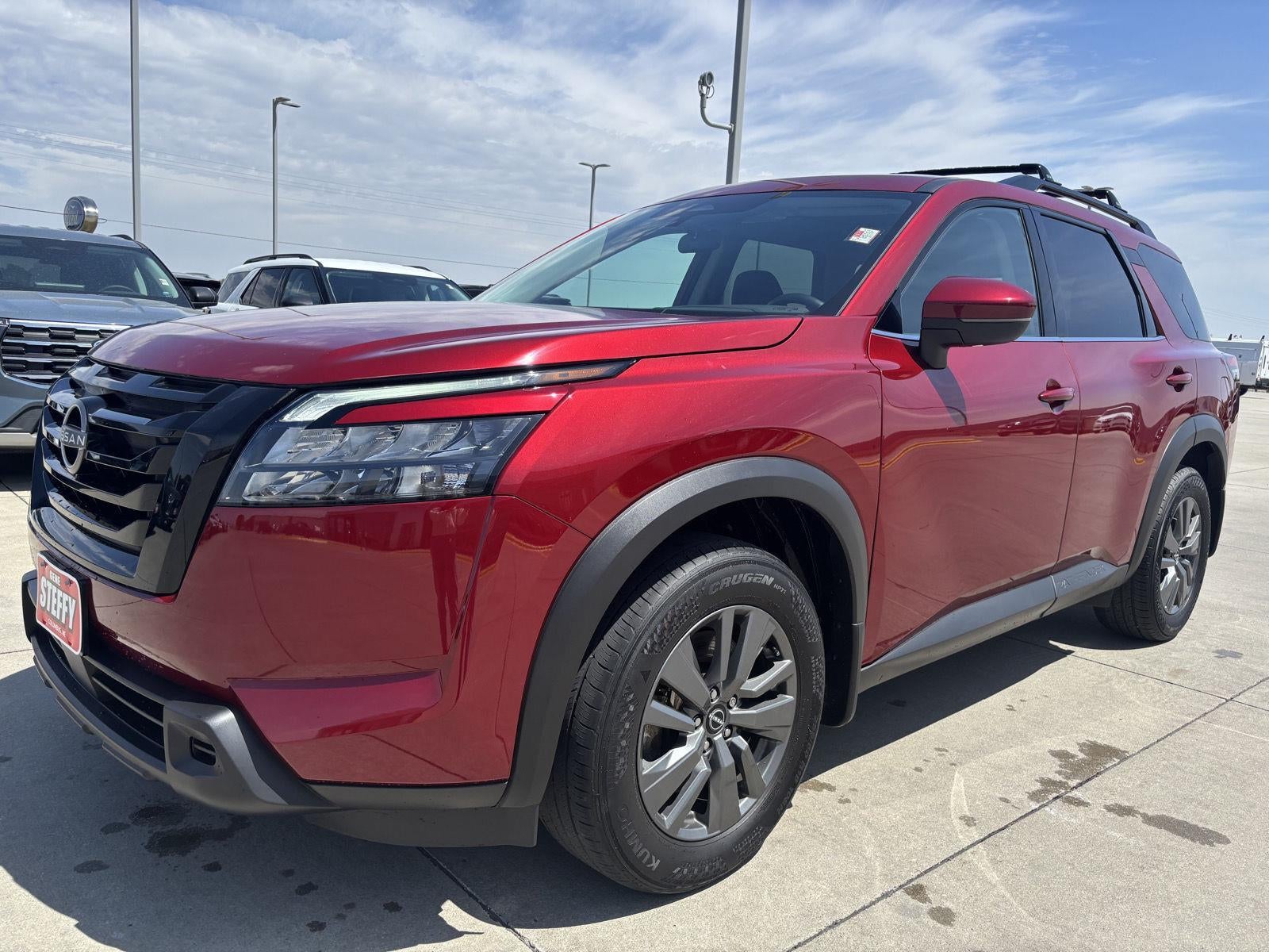 2023 Nissan Pathfinder SV