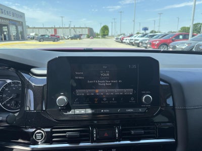 2023 Nissan Pathfinder SV