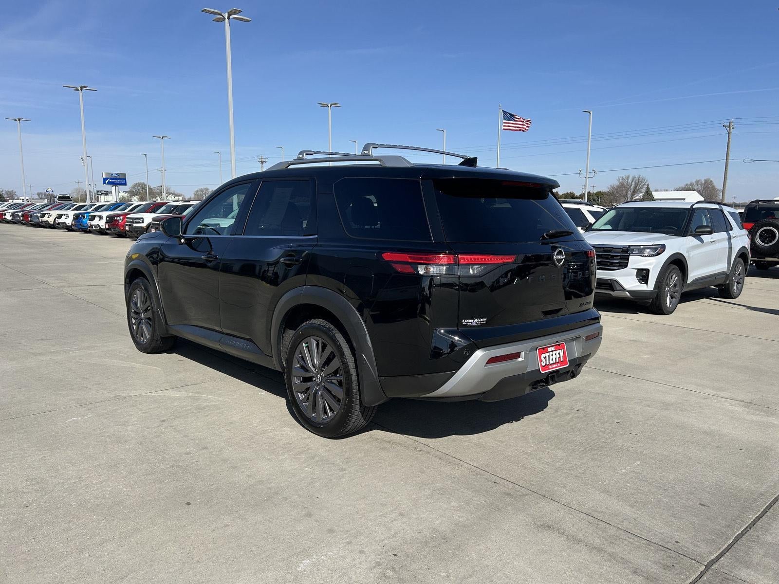 2023 Nissan Pathfinder SL