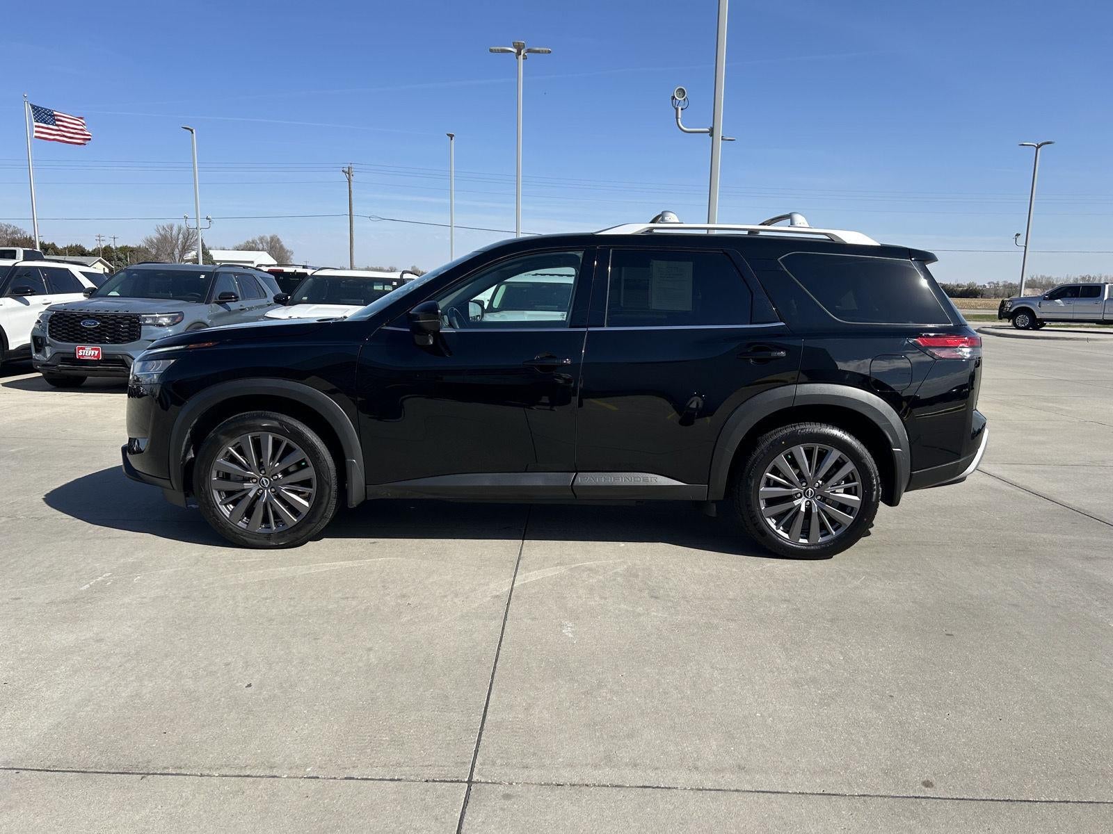 2023 Nissan Pathfinder SL