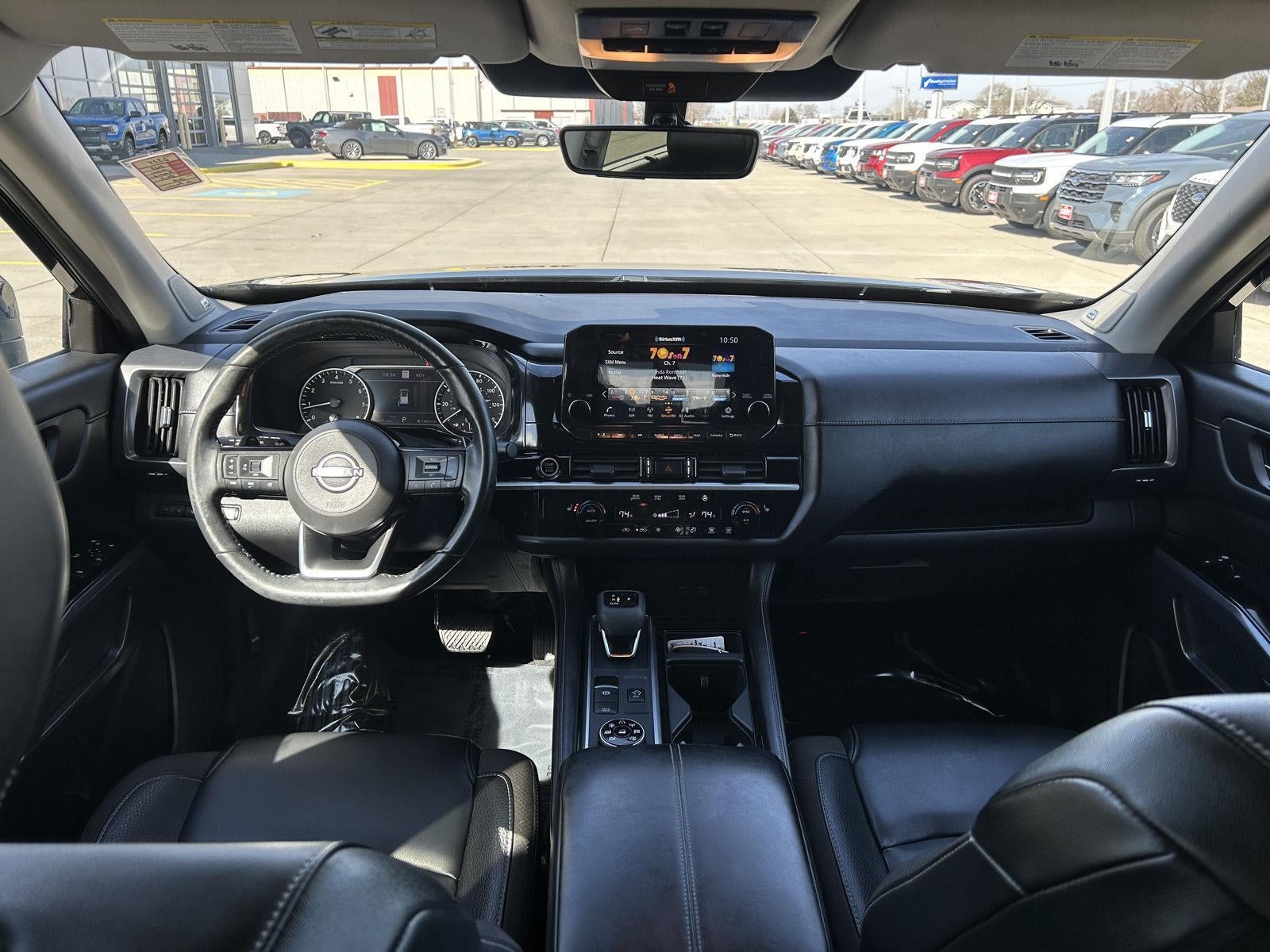 2023 Nissan Pathfinder SL