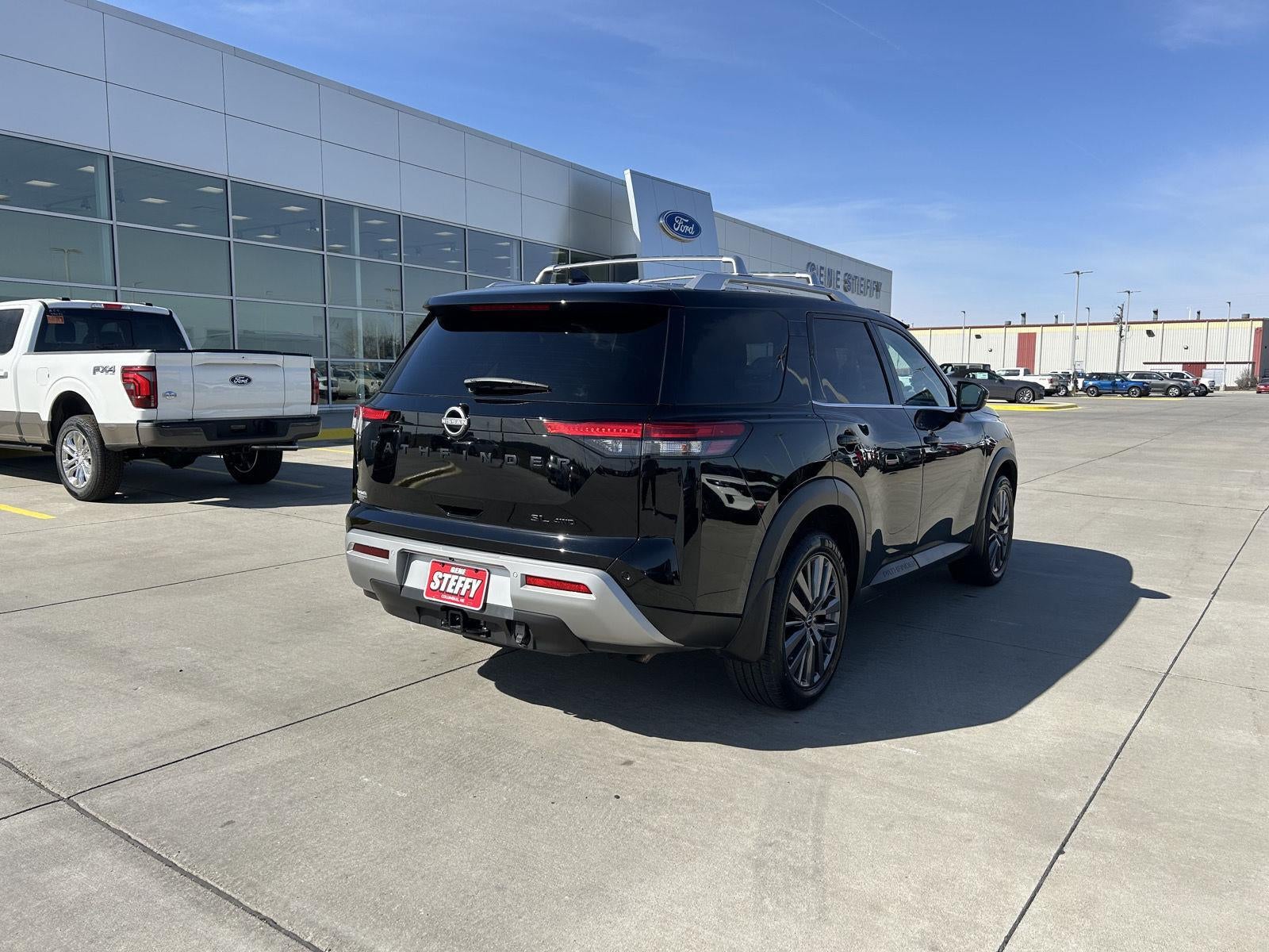 2023 Nissan Pathfinder SL