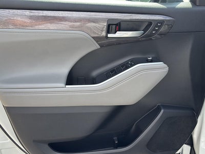 2022 Toyota HIGHLANDER AWD LIMITED Limited