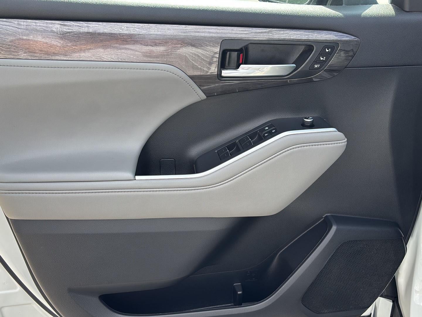 2022 Toyota HIGHLANDER AWD LIMITED Limited