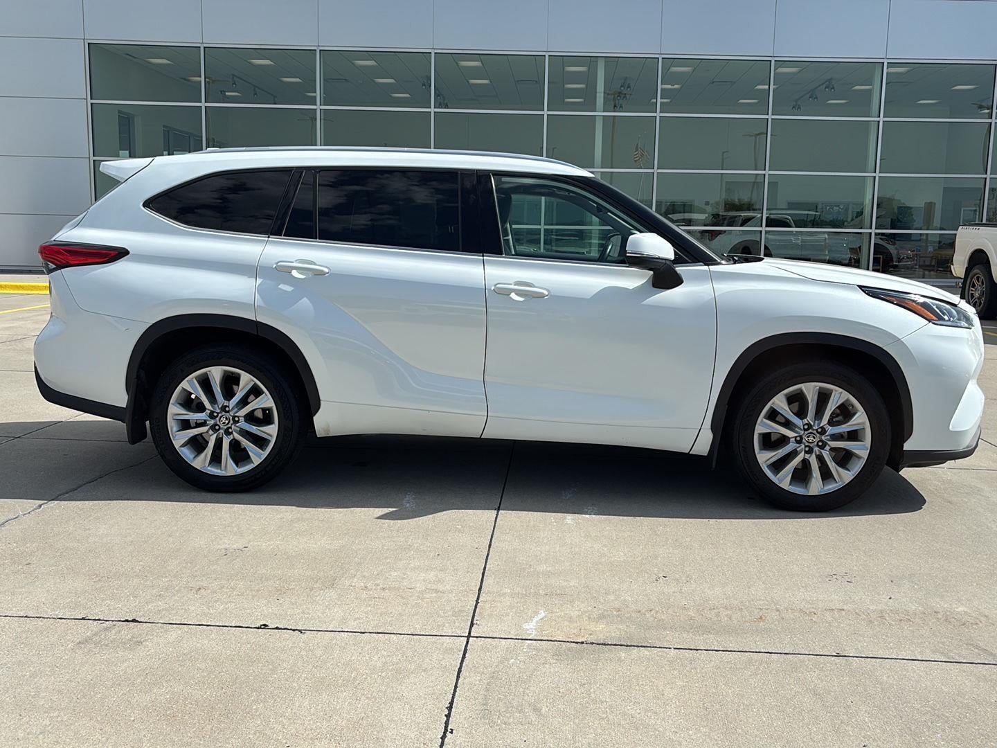 2022 Toyota HIGHLANDER AWD LIMITED Limited